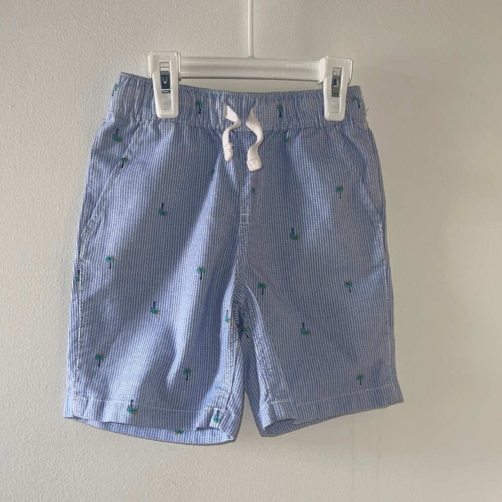 The Children’s Place white and blue stripped shorts with palm trees (size: 4T)